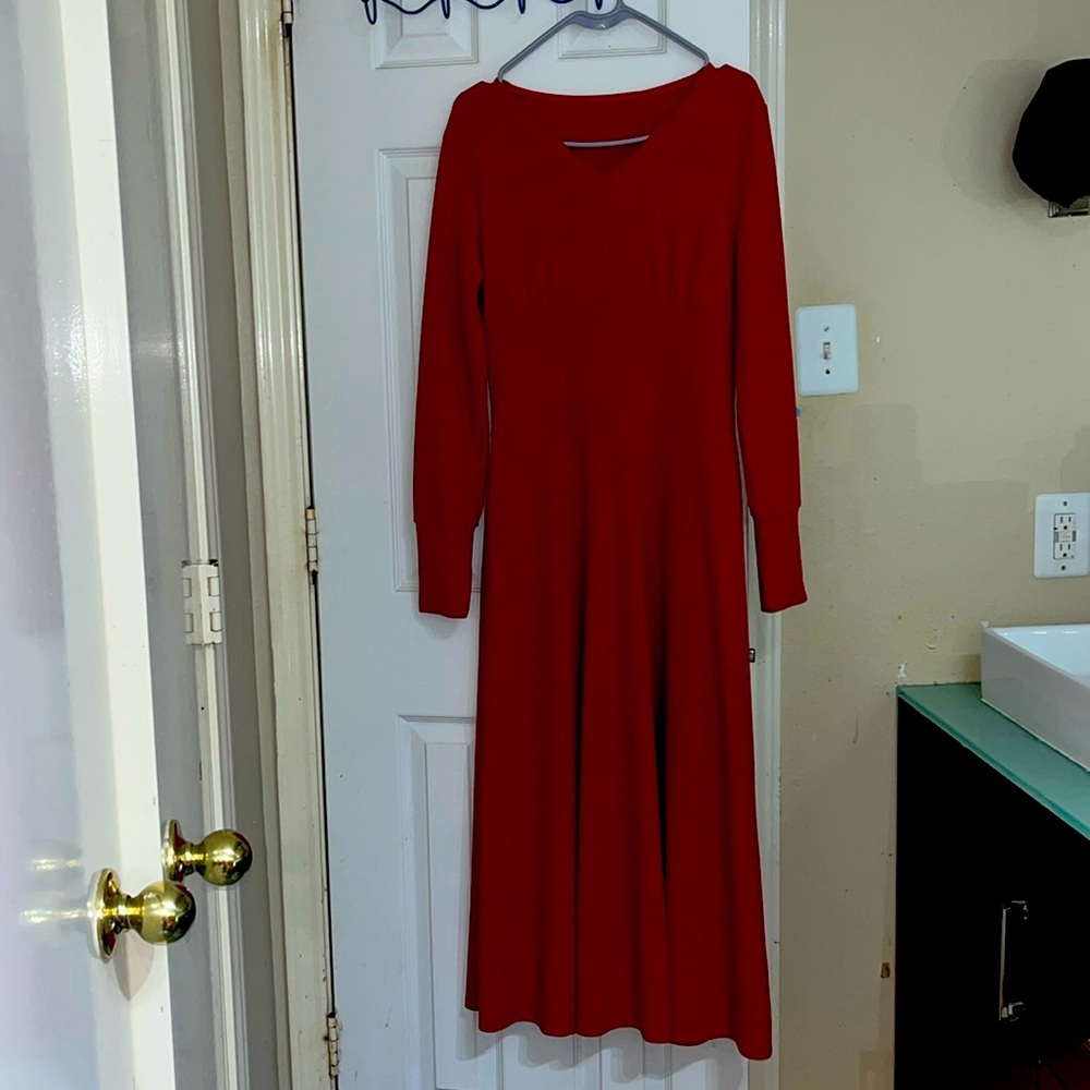 Red long sleeve dresss in perfect condition